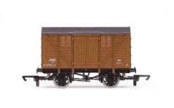 Hornby R60029 BR, 10T Quad Vent Meat Van - Era 4