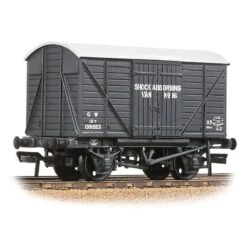 Bachmann 37-904A GWR 12T Shock Van Planked Ends GWR Grey